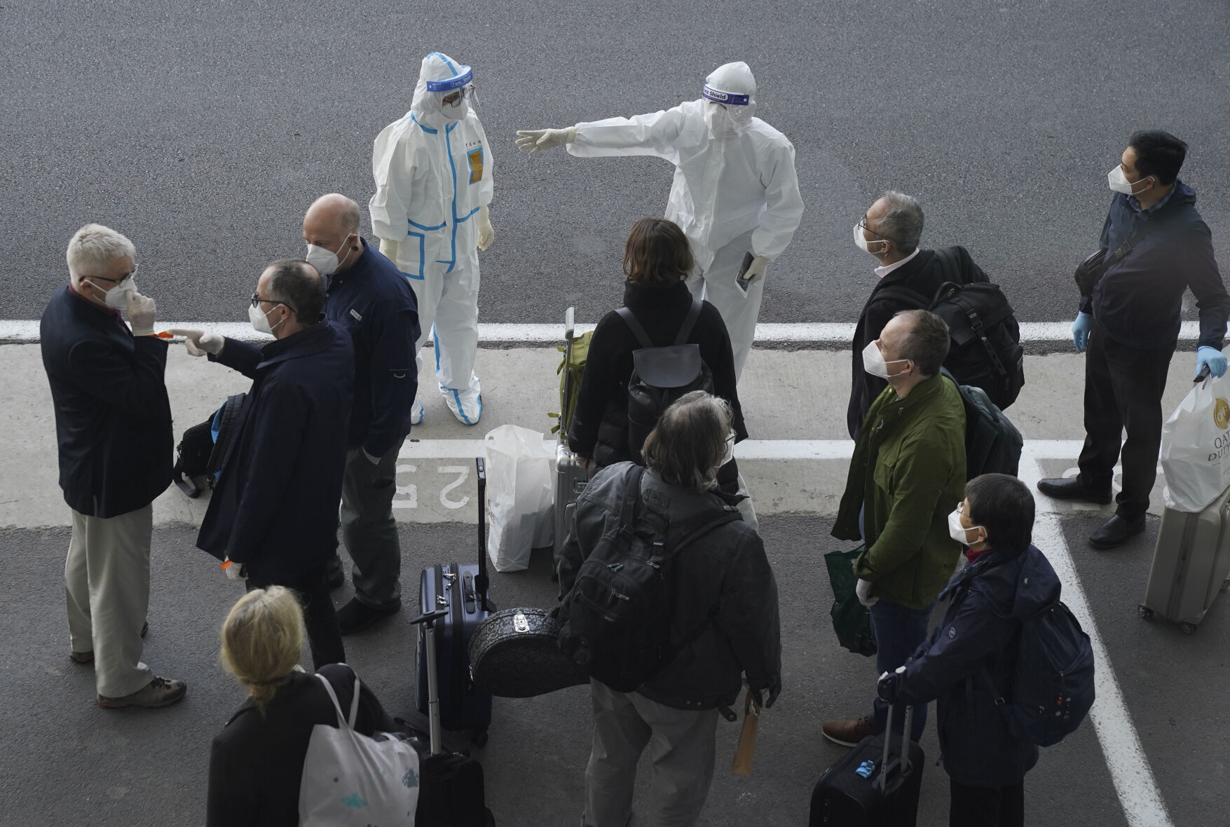APTOPIX Virus Outbreak China Investigators